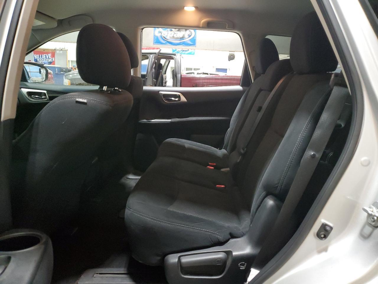 2016 Nissan Pathfinder - zdjęcie 11