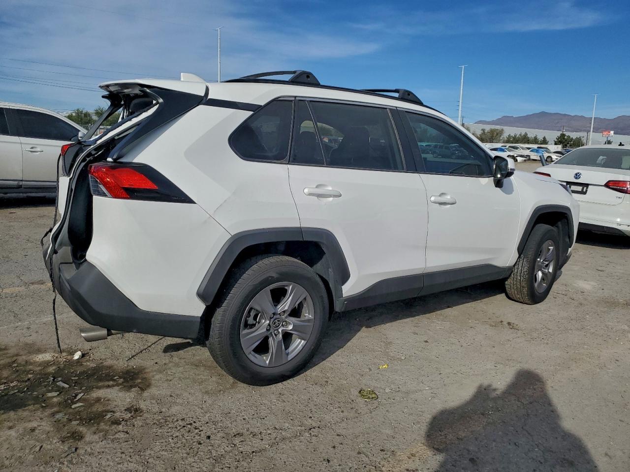 2022 Toyota Rav4 Xle - zdjęcie 3