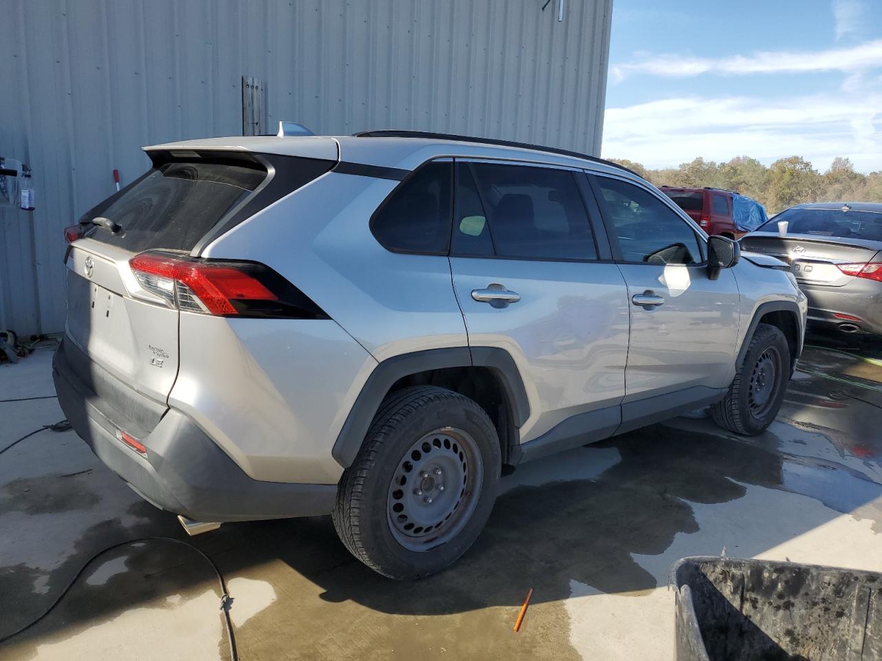 2019 Toyota RAV 4 - zdjęcie 3