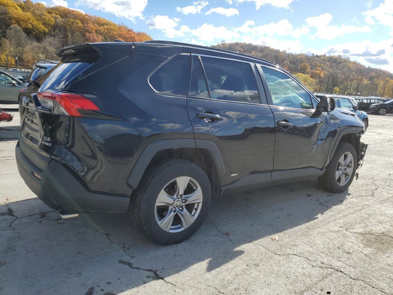 2022 Toyota RAV 4 - zdjęcie 3