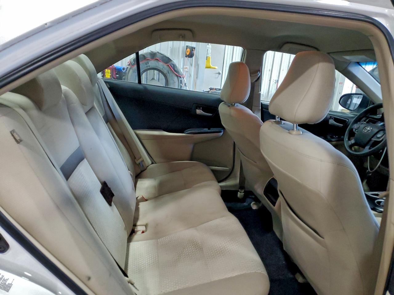 2014 Toyota Camry L - zdjęcie 10