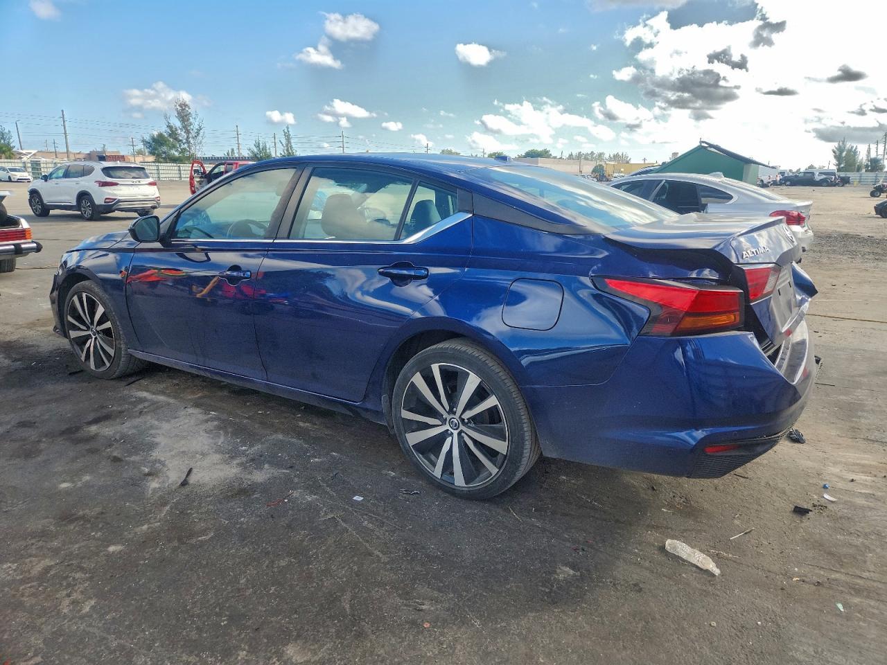 2022 Nissan Altima - zdjęcie 2