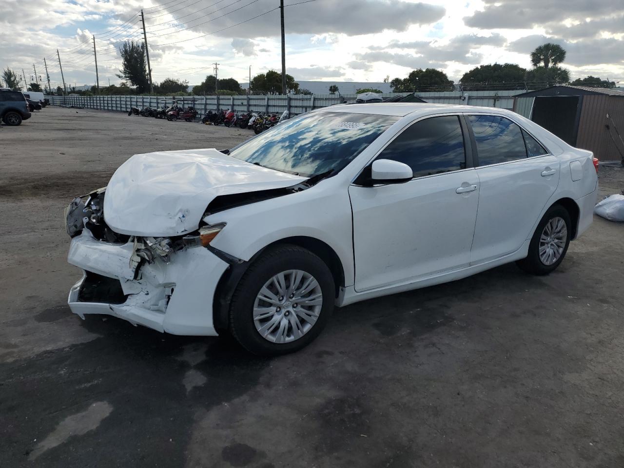 2014 Toyota Camry - zdjęcie główne