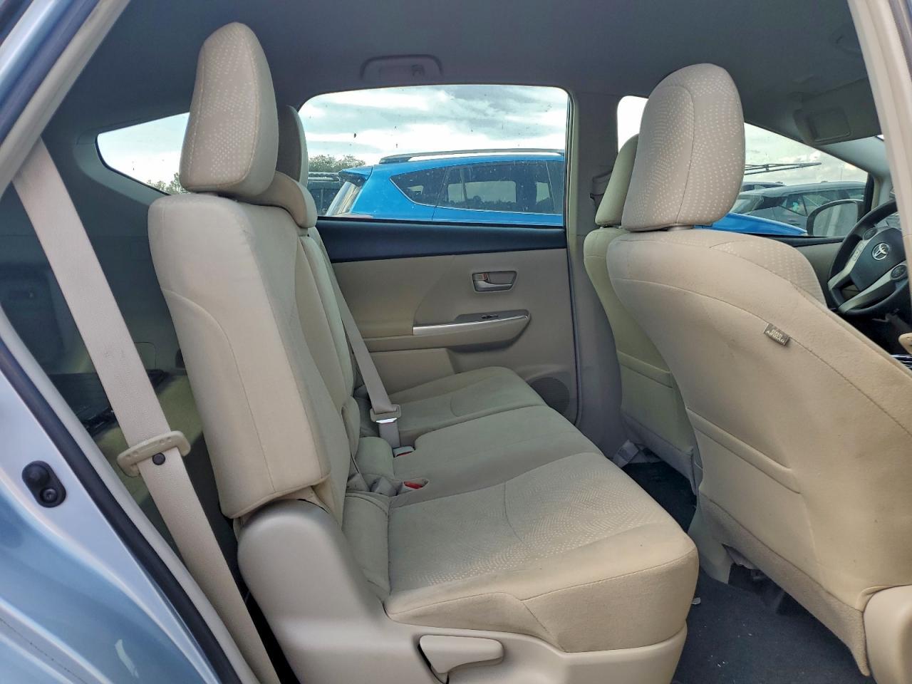 2013 Toyota Prius v (+) - zdjęcie 10