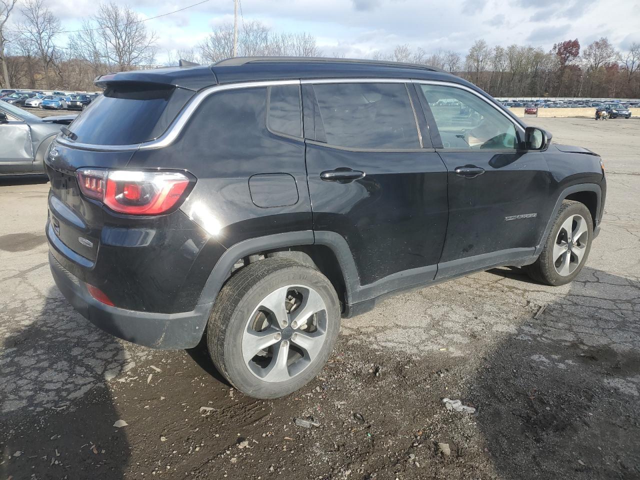 2018 Jeep Compass Latitude - zdjęcie 3