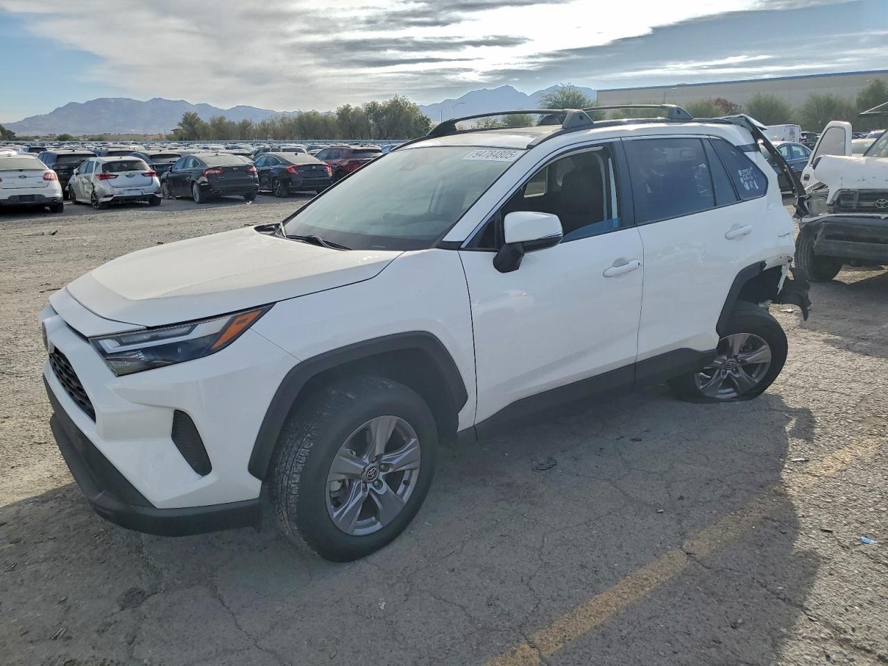 2022 Toyota Rav4 Xle - zdjęcie główne