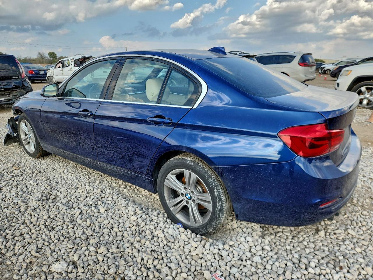2018 BMW 330 I - zdjęcie 2