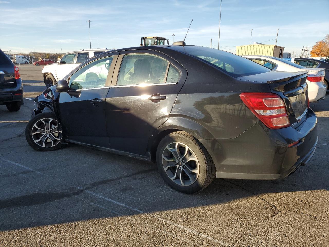 2017 Chevrolet Sonic - zdjęcie 2