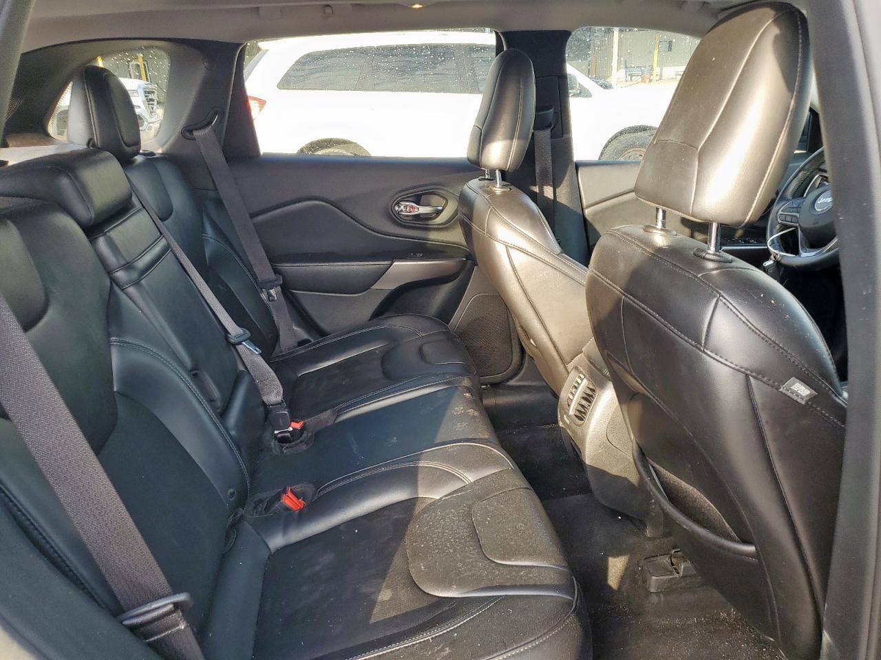 2019 Jeep Cherokee Latitude Plus - zdjęcie 11