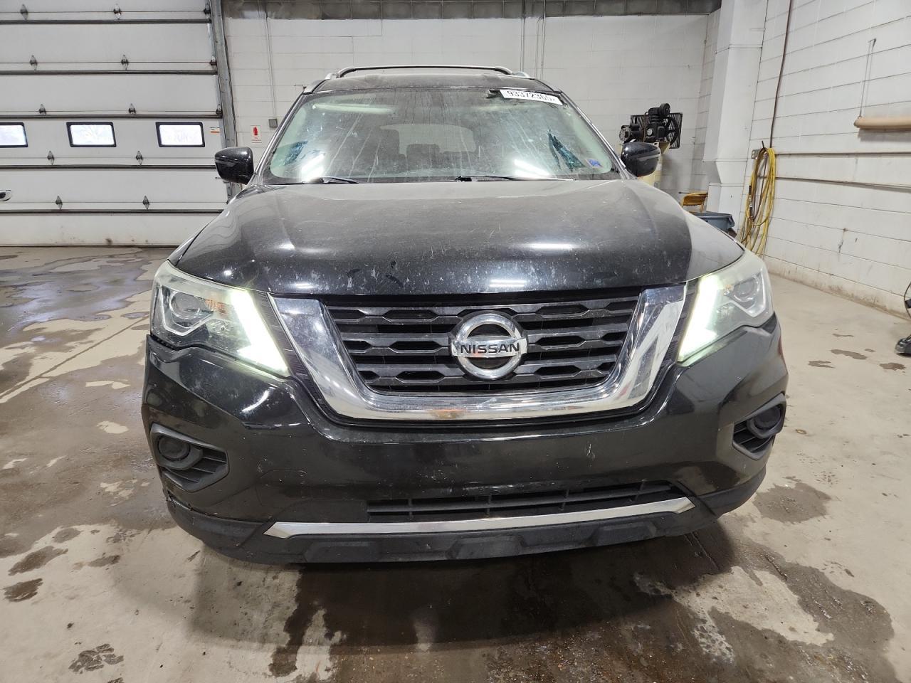 2019 Nissan Pathfinder - zdjęcie 5