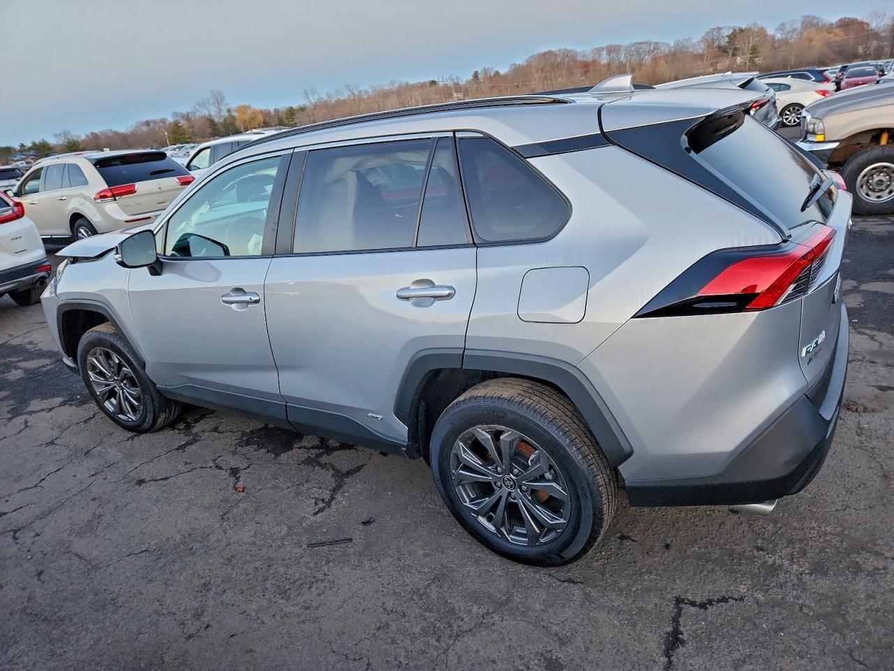 2024 Toyota RAV 4 - zdjęcie 2