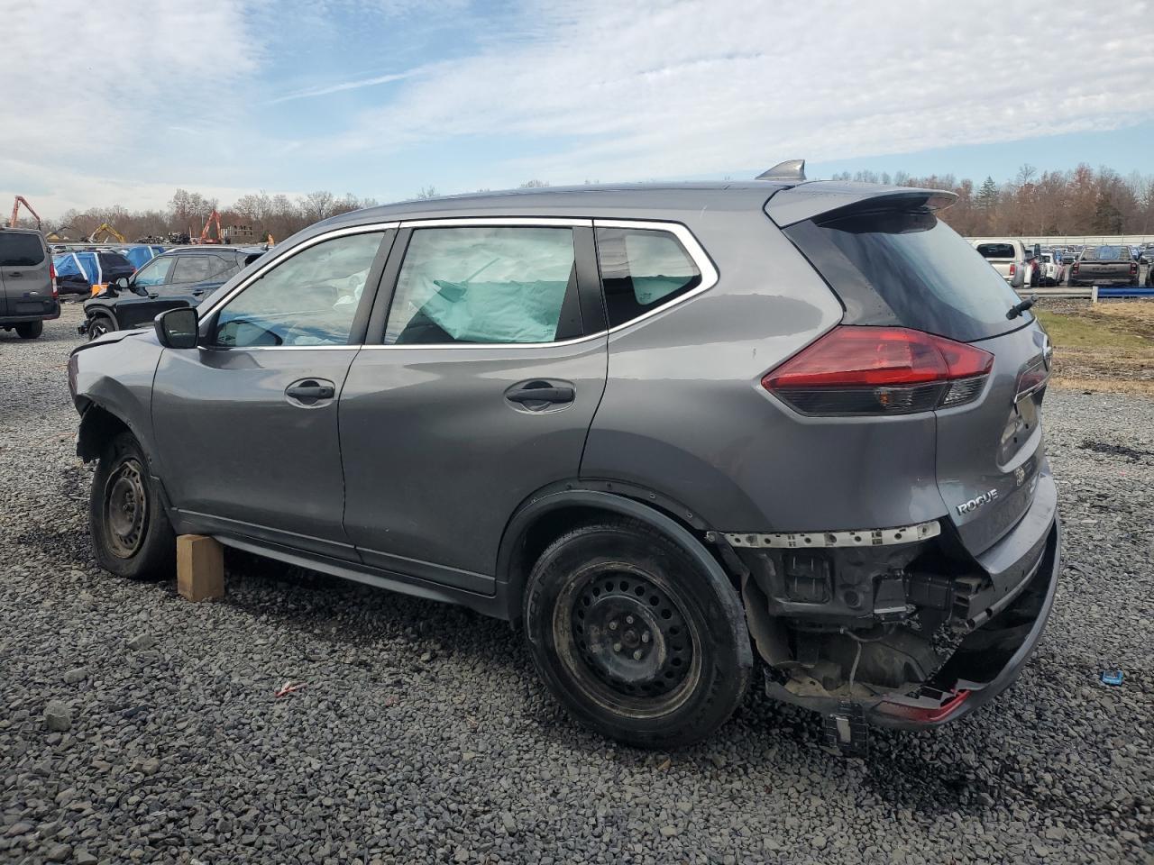 2018 Nissan Rogue S - zdjęcie 2