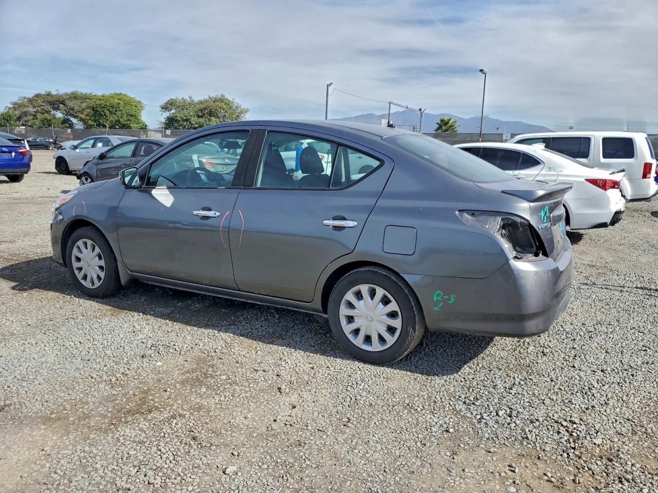 2016 Nissan Versa - zdjęcie 2