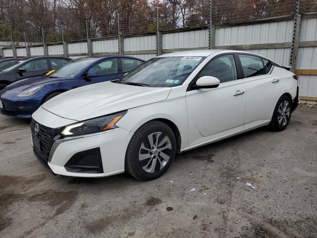 2023 Nissan Altima - zdjęcie główne