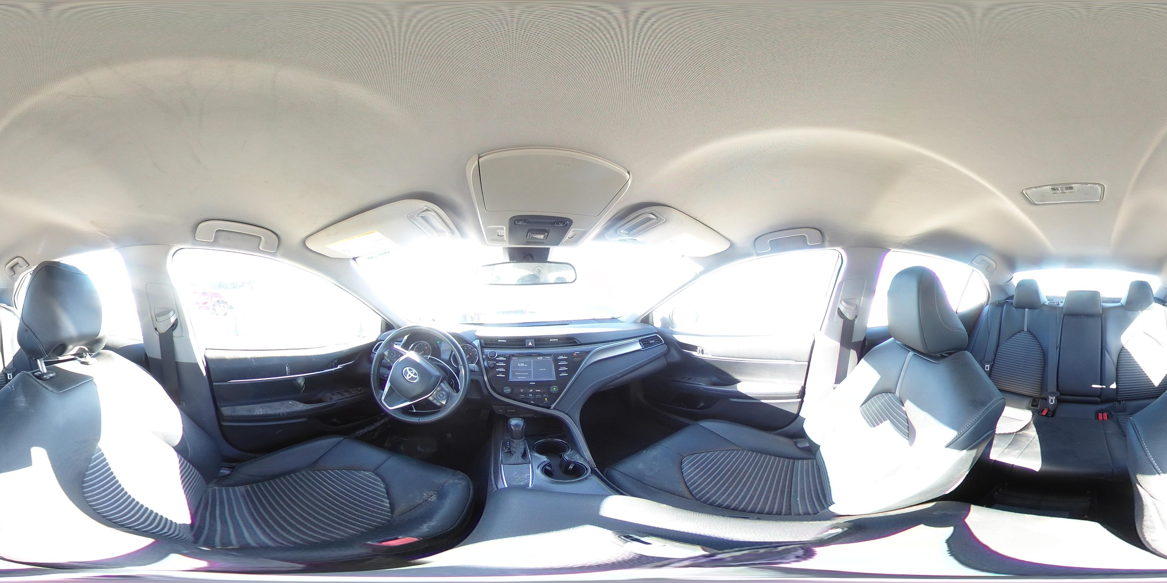 2020 Toyota Camry - zdjęcie 15