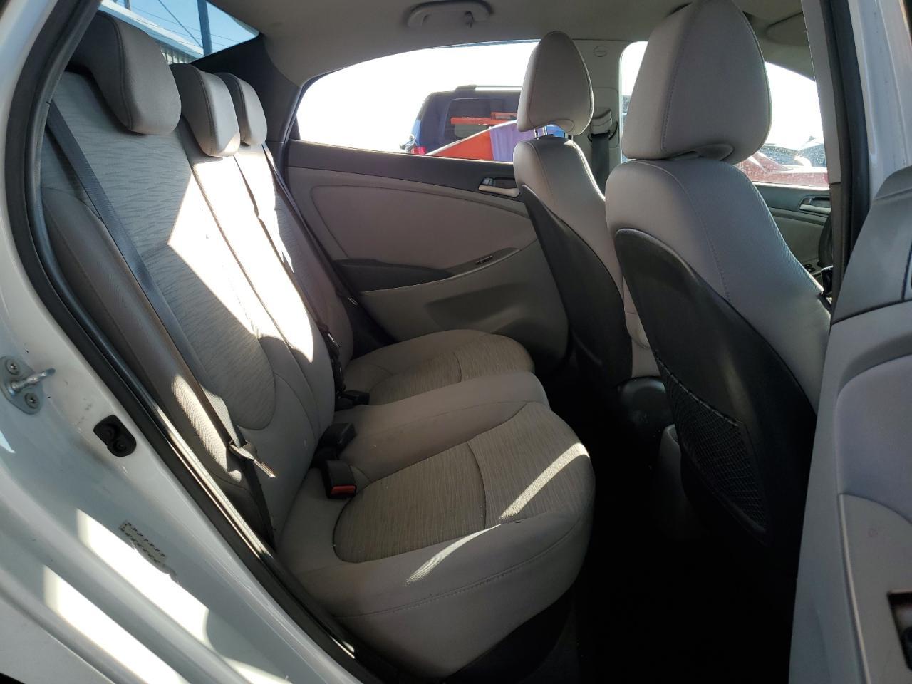 2017 Hyundai Accent - zdjęcie 10