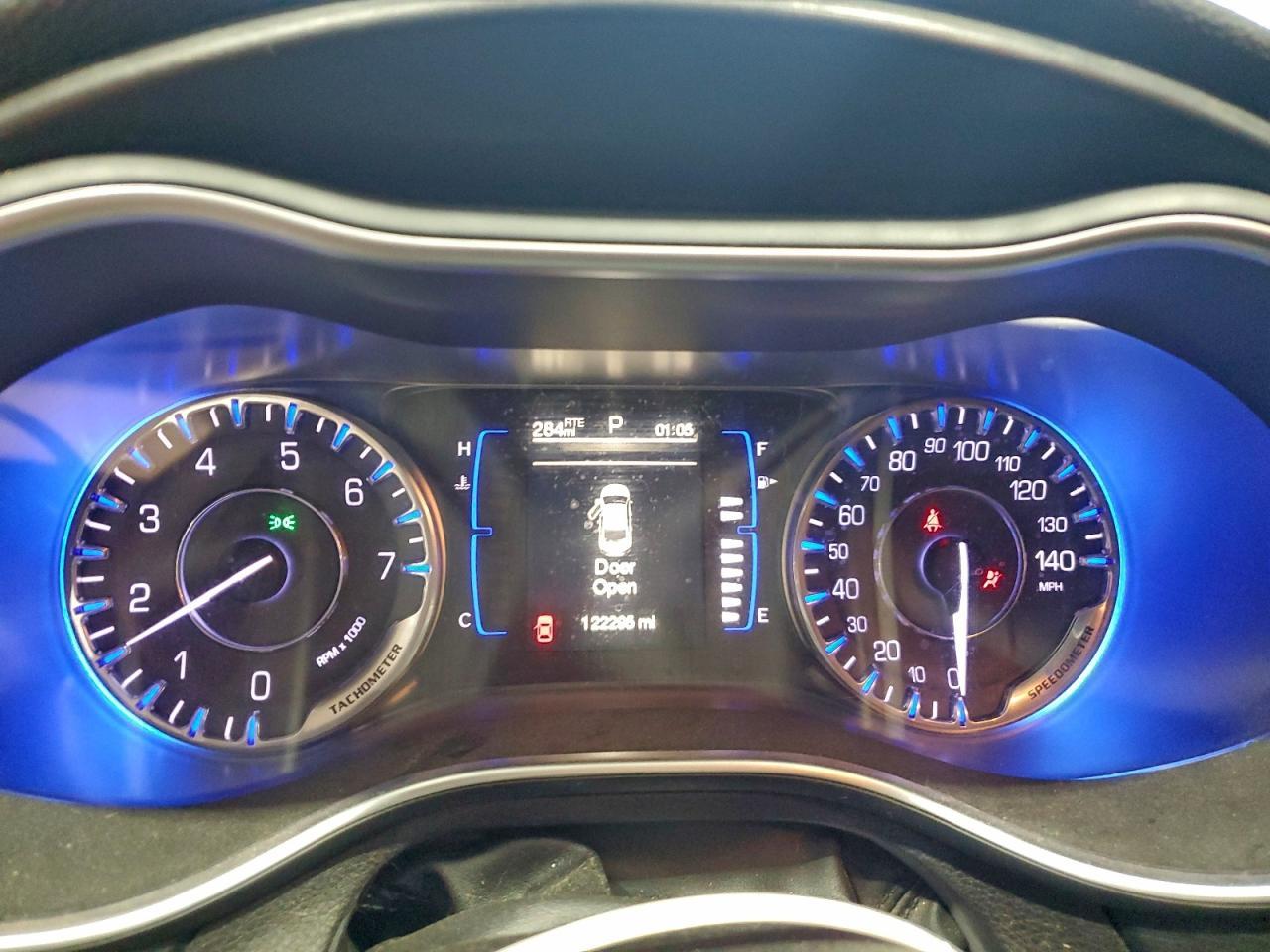 2015 Chrysler 200 - zdjęcie 9