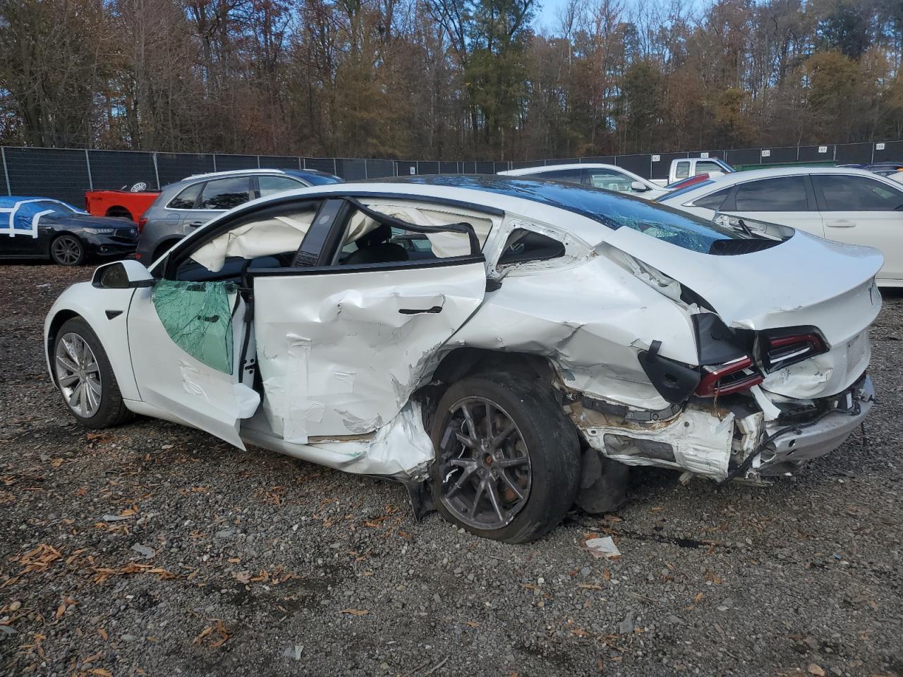 2021 Tesla Model 3 - zdjęcie 2
