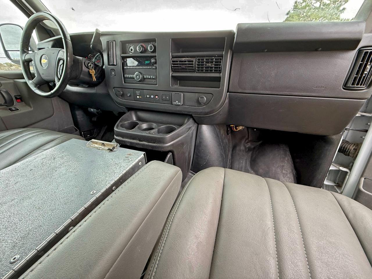 2020 Chevrolet Express G2500 - zdjęcie 9