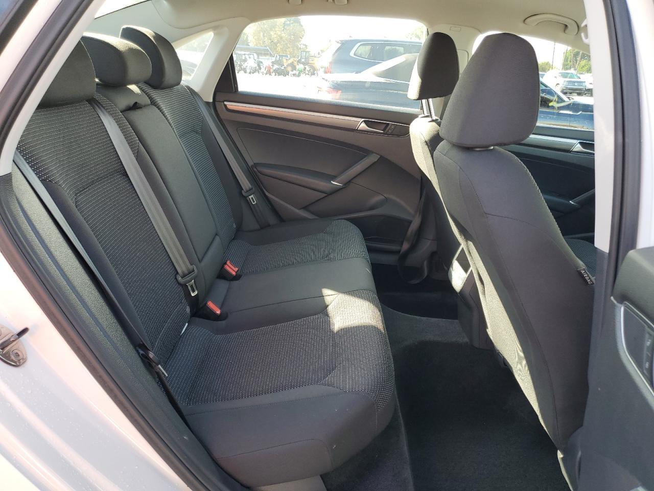 2016 Volkswagen Passat - zdjęcie 10