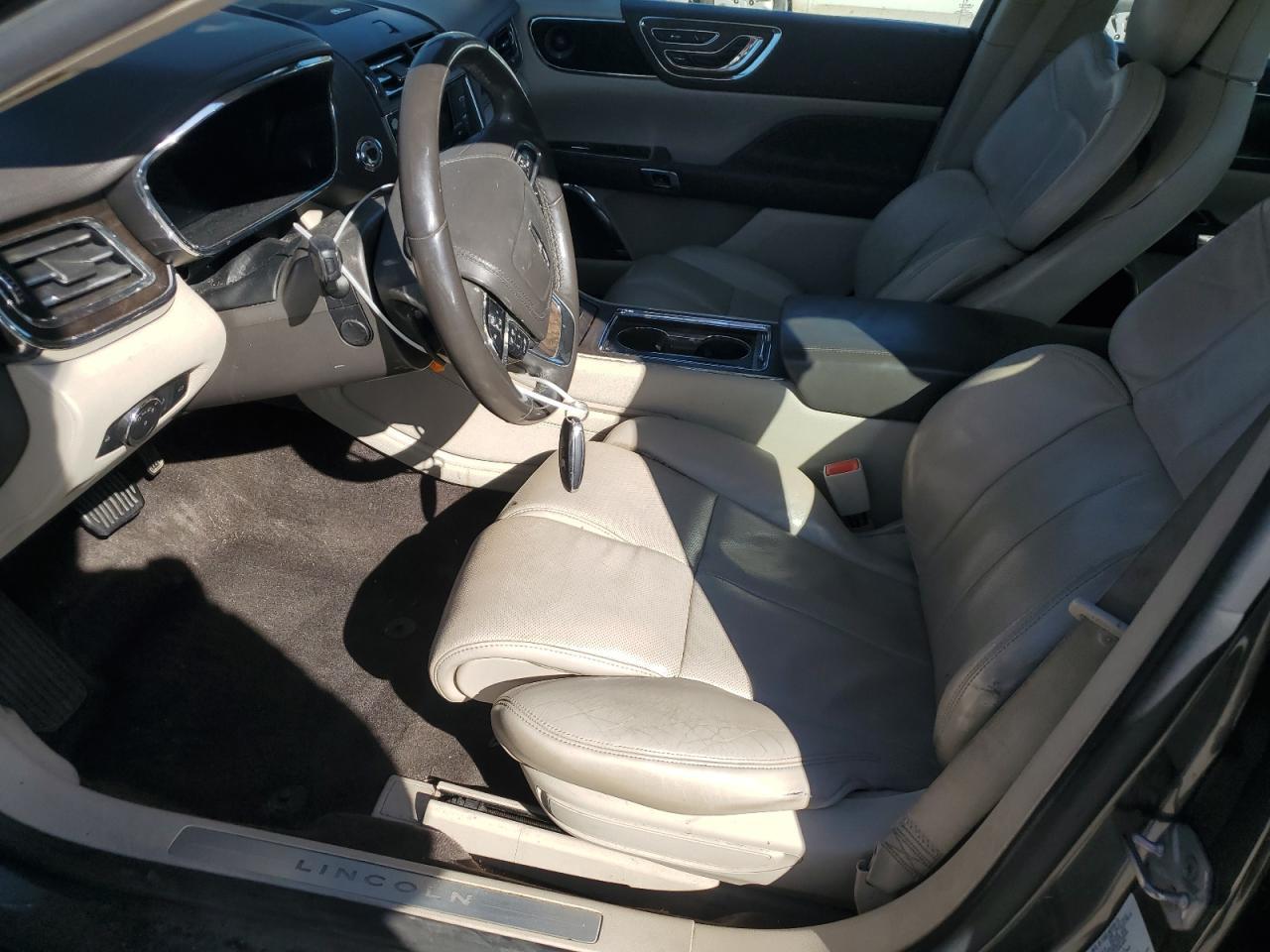 2017 Lincoln Continental - zdjęcie 7