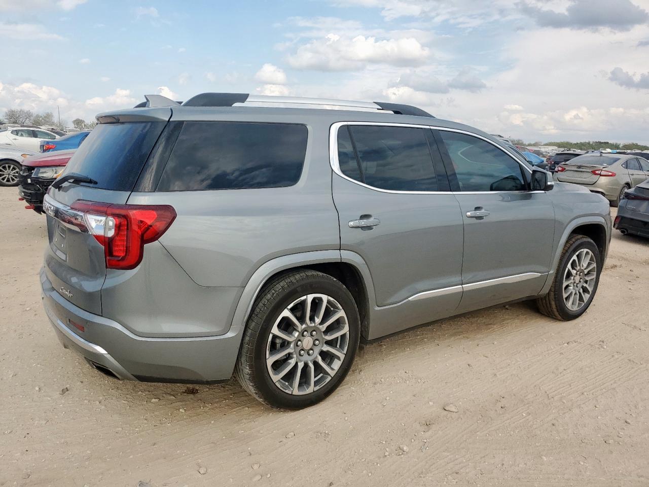2023 GMC Acadia Denali - zdjęcie 3