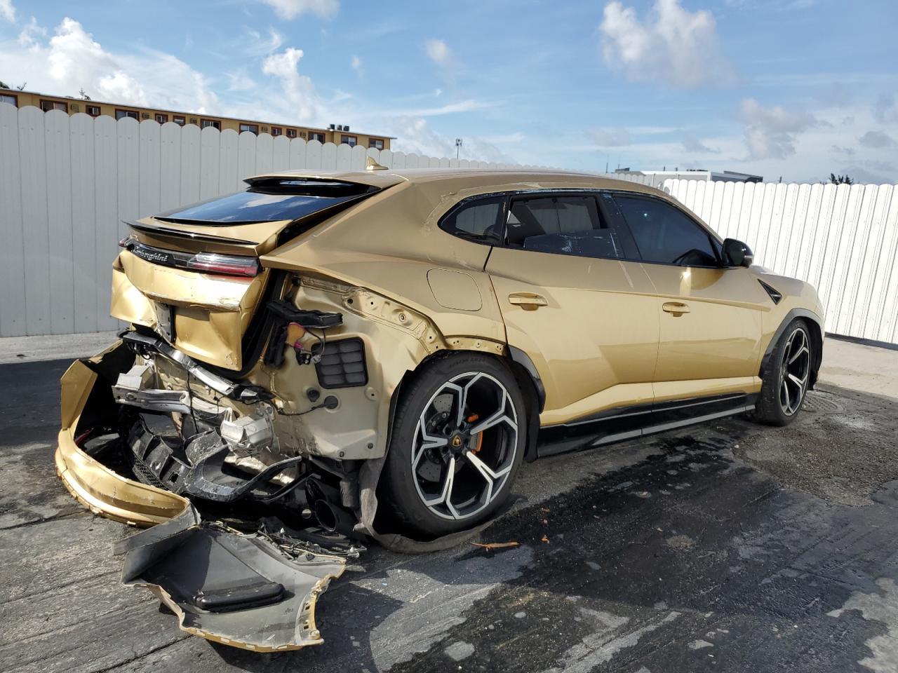 2022 Lamborghini Urus - zdjęcie 3