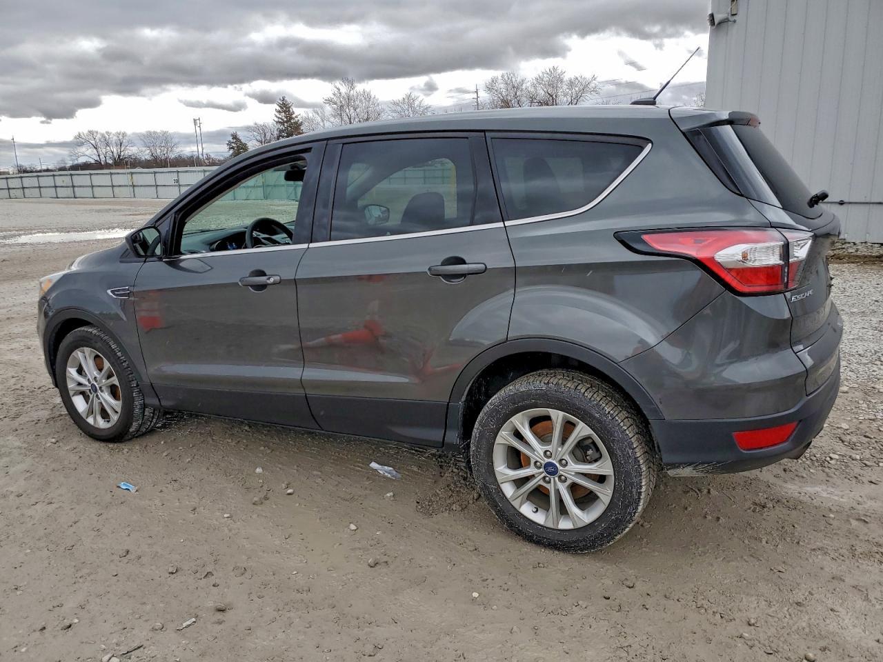 2017 Ford Escape - zdjęcie 2
