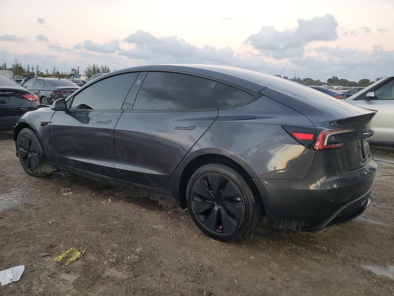 2025 Tesla Model 3 - zdjęcie 2