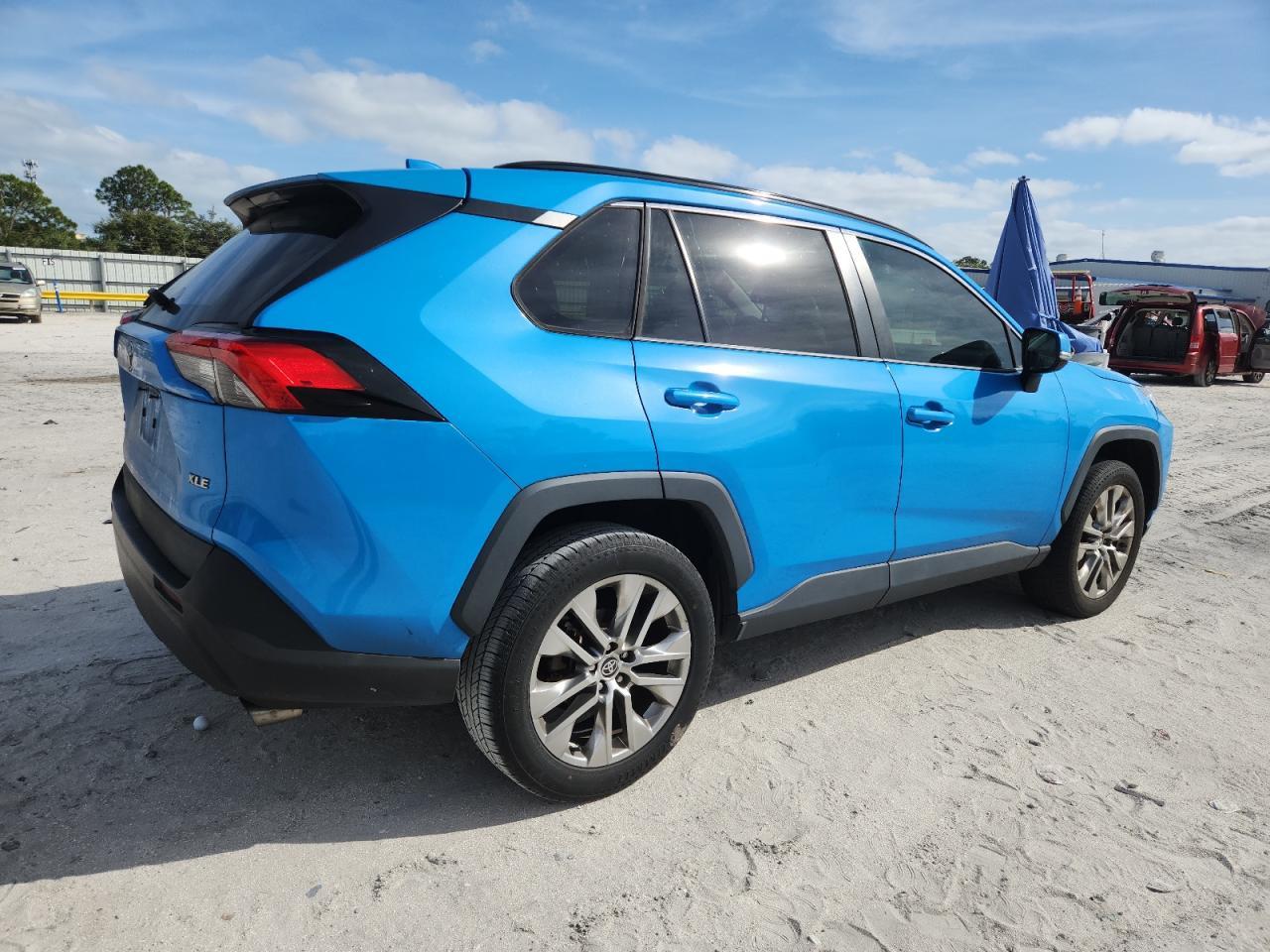 2021 Toyota RAV 4 - zdjęcie 3