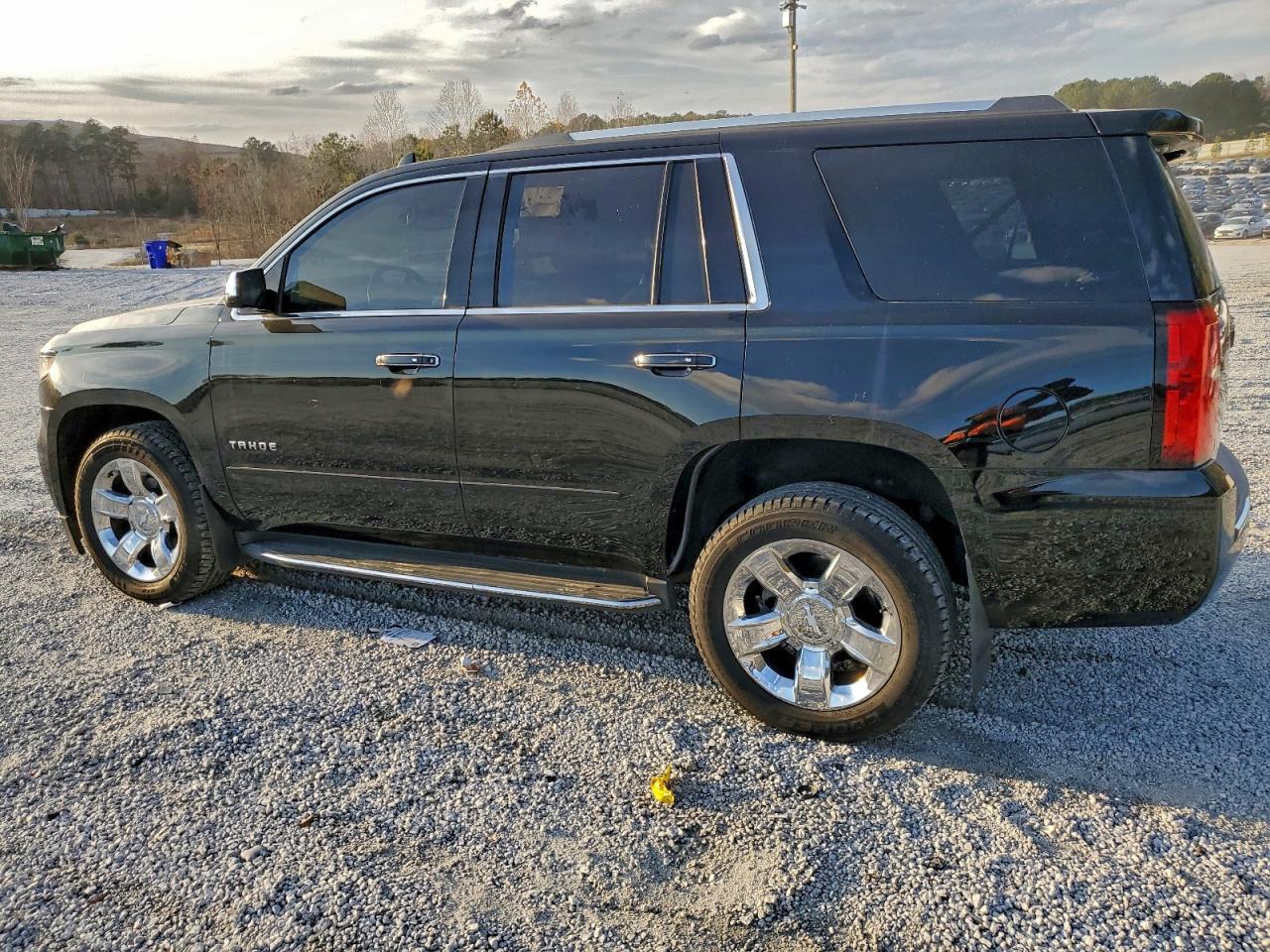 2017 Chevrolet Tahoe - zdjęcie 2
