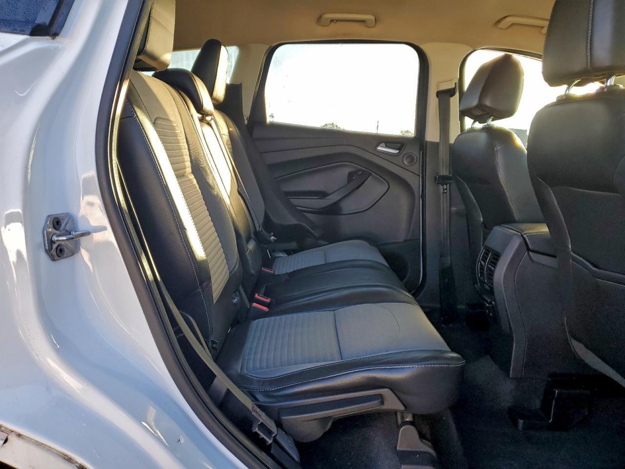 2017 Ford Escape - zdjęcie 11