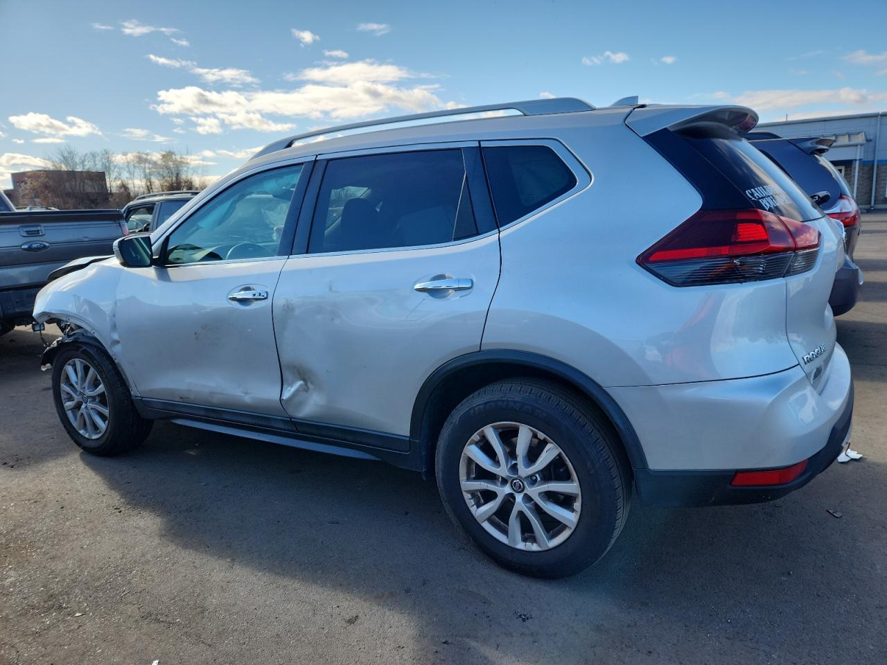 2018 Nissan Rogue - zdjęcie 2