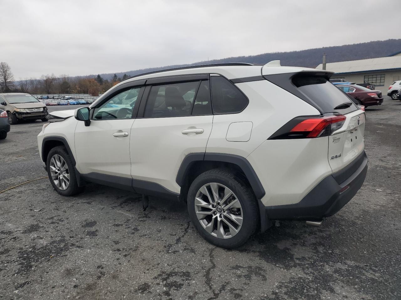 2022 Toyota RAV 4 - zdjęcie 2