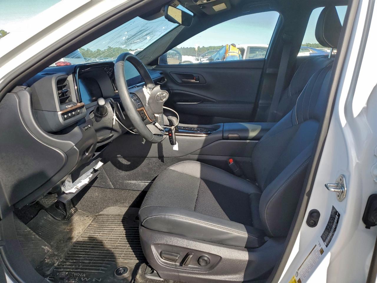 2025 Toyota Crown Signia Xle - zdjęcie 8