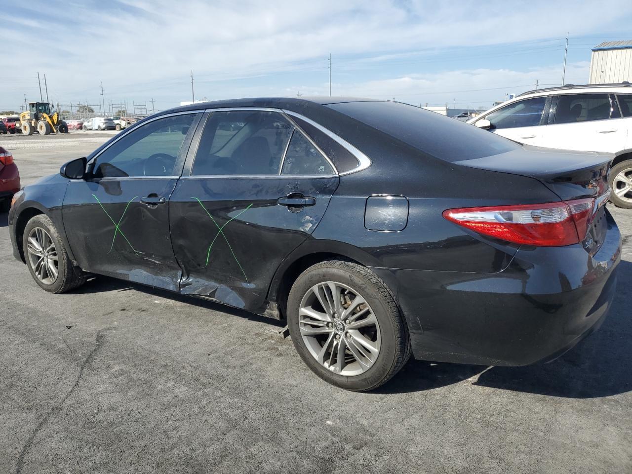 2015 Toyota Camry - zdjęcie 2