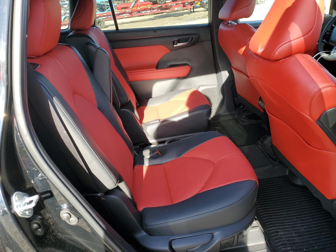 2025 Toyota Highlander Le - zdjęcie 11