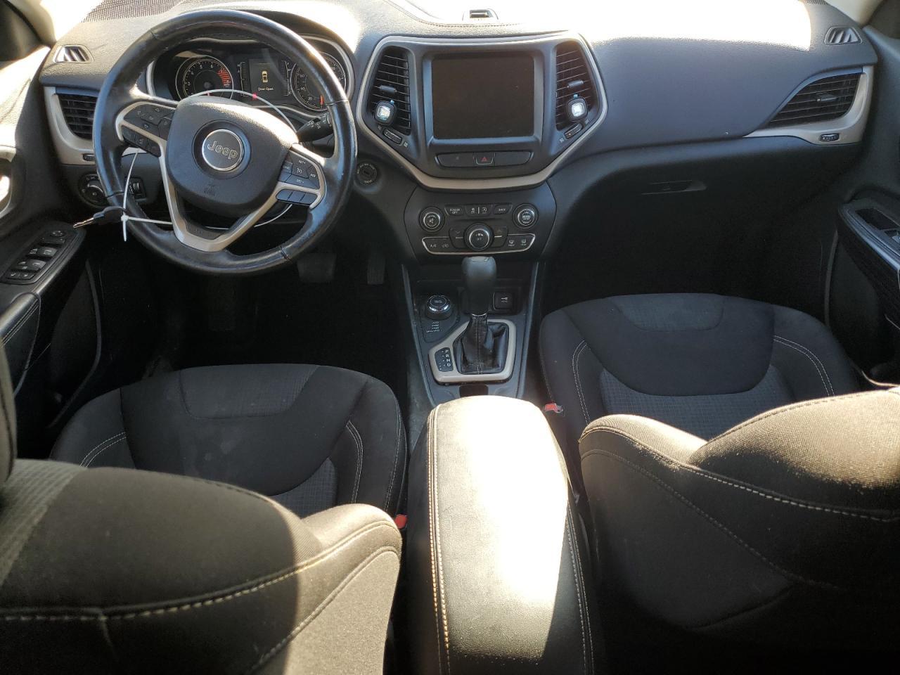 2016 Jeep Cherokee Latitude - zdjęcie 8