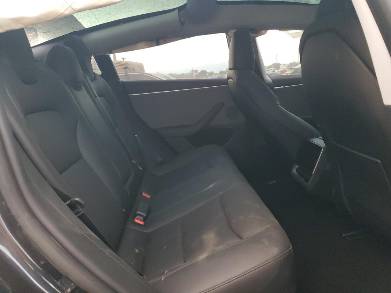 2025 Tesla Model 3 - zdjęcie 10