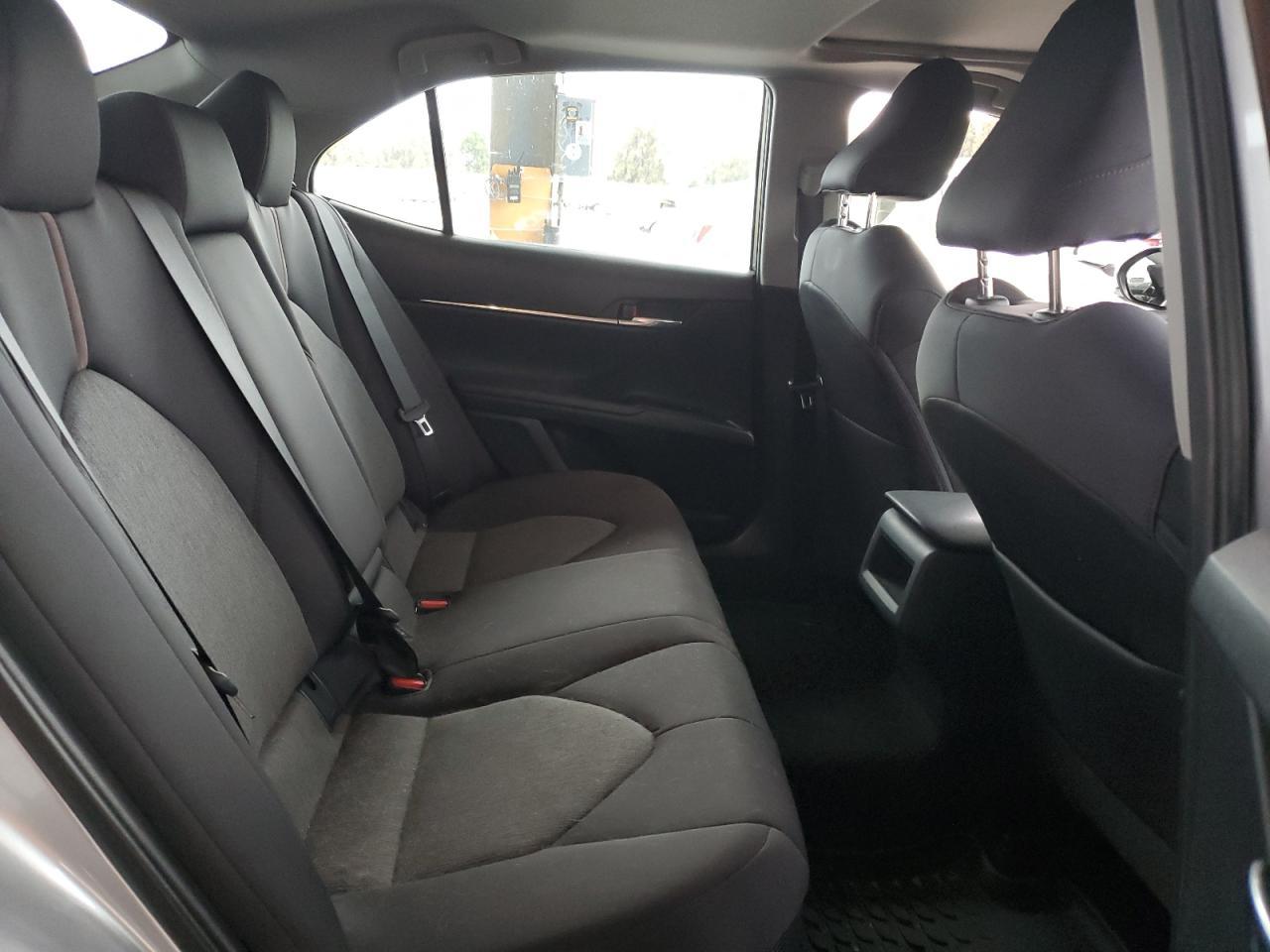 2018 Toyota Camry - zdjęcie 10
