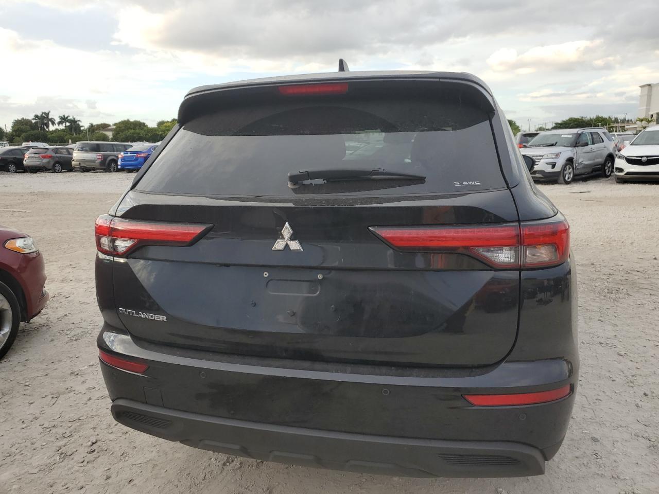 2022 Mitsubishi Outlander Es - zdjęcie 6