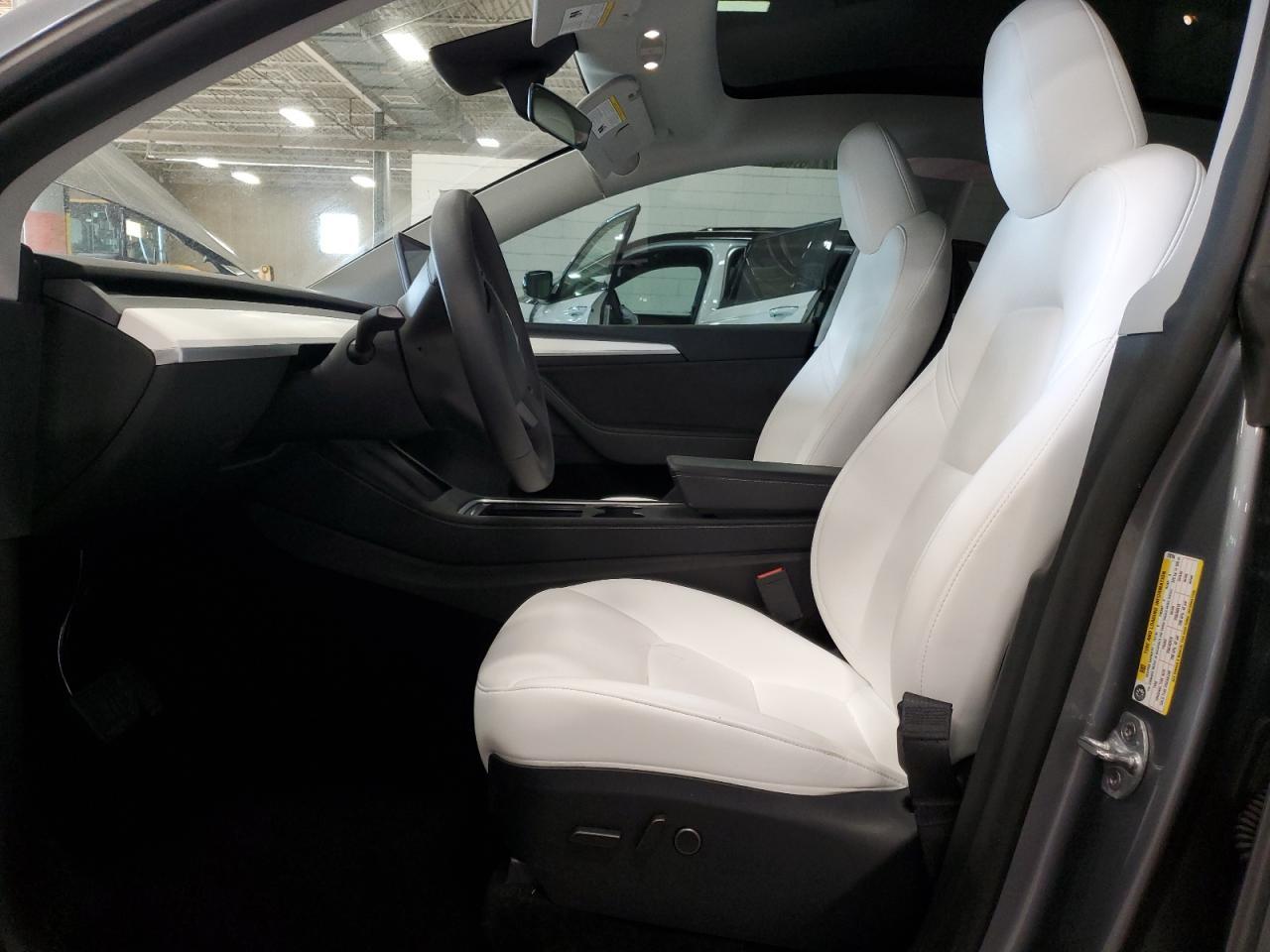 2024 Tesla Model Y - zdjęcie 7