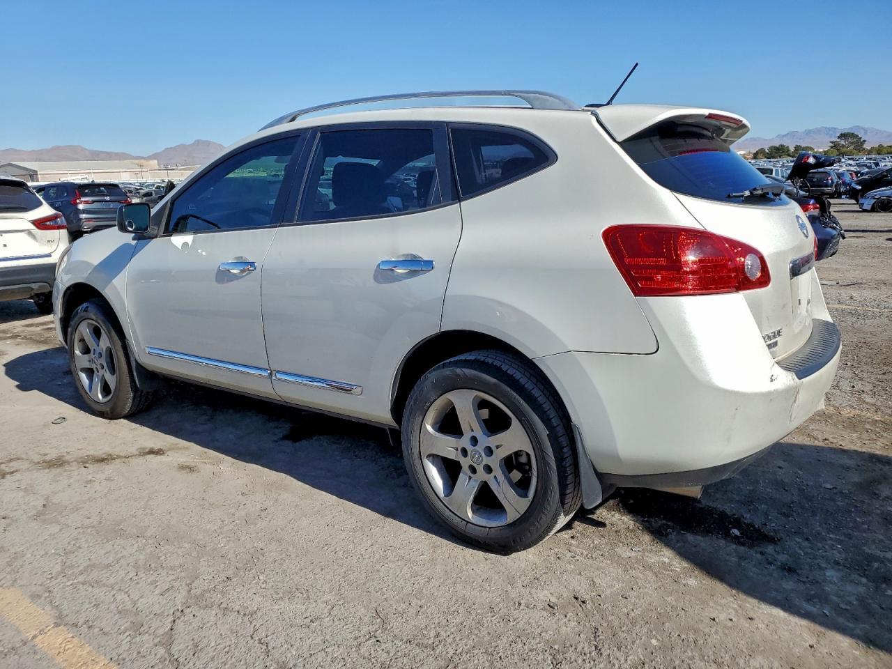 2014 Nissan Rogue - zdjęcie 2