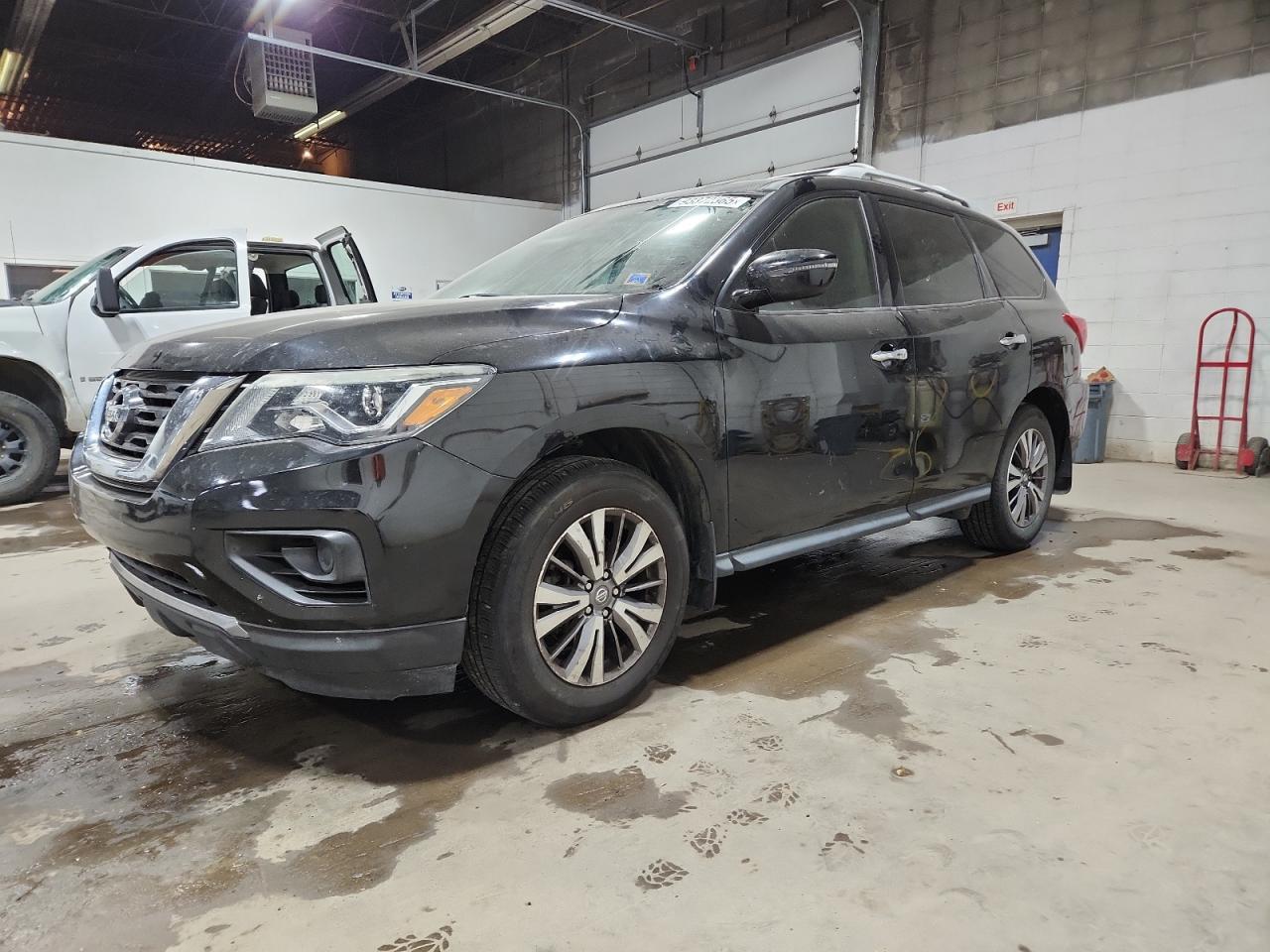 2019 Nissan Pathfinder - zdjęcie główne