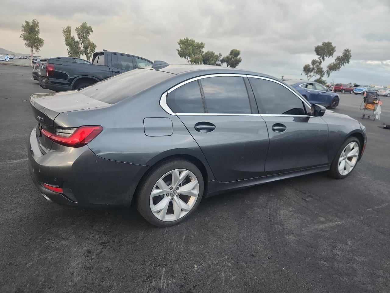 2019 BMW 330I - zdjęcie 3