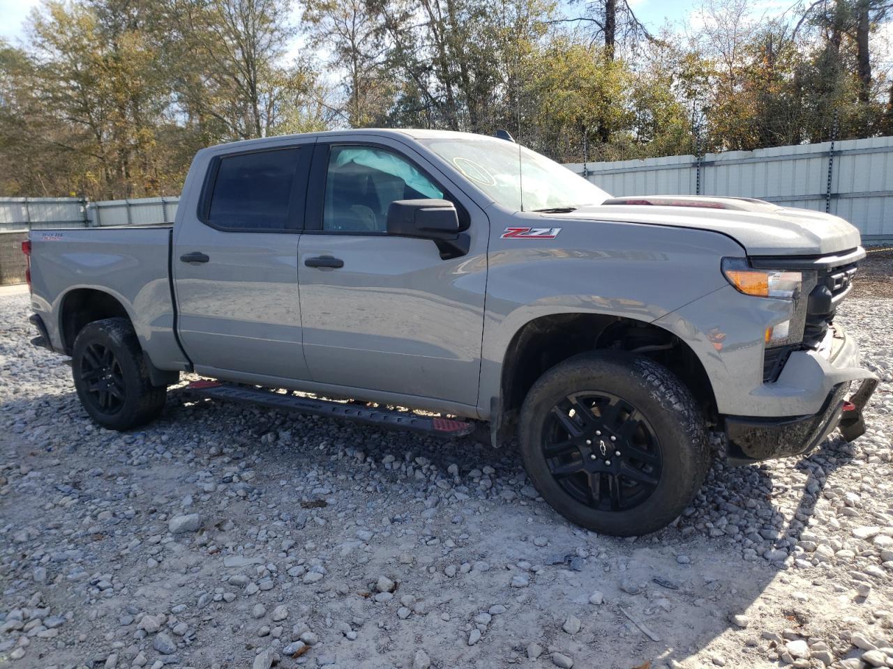 2024 Chevrolet Silverado - zdjęcie 4