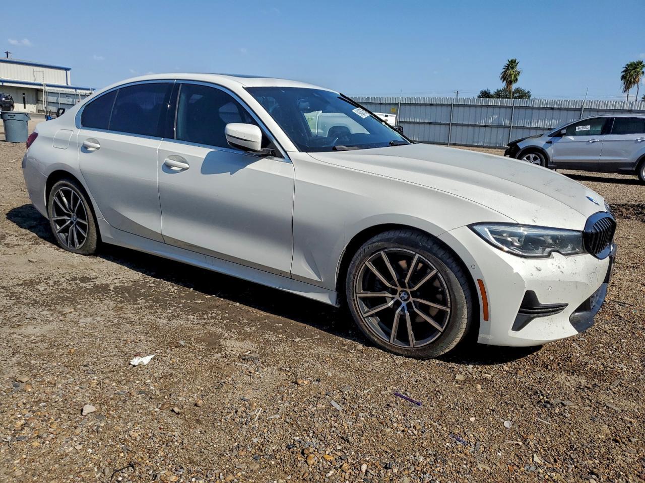 2020 BMW 330I - zdjęcie 4