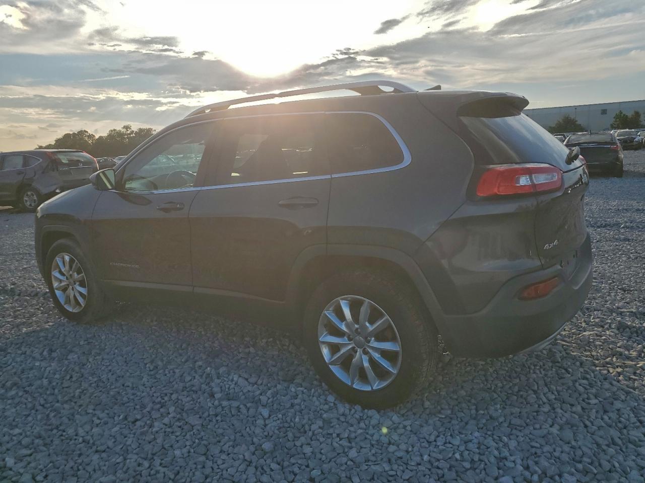 2016 Jeep Cherokee - zdjęcie 2