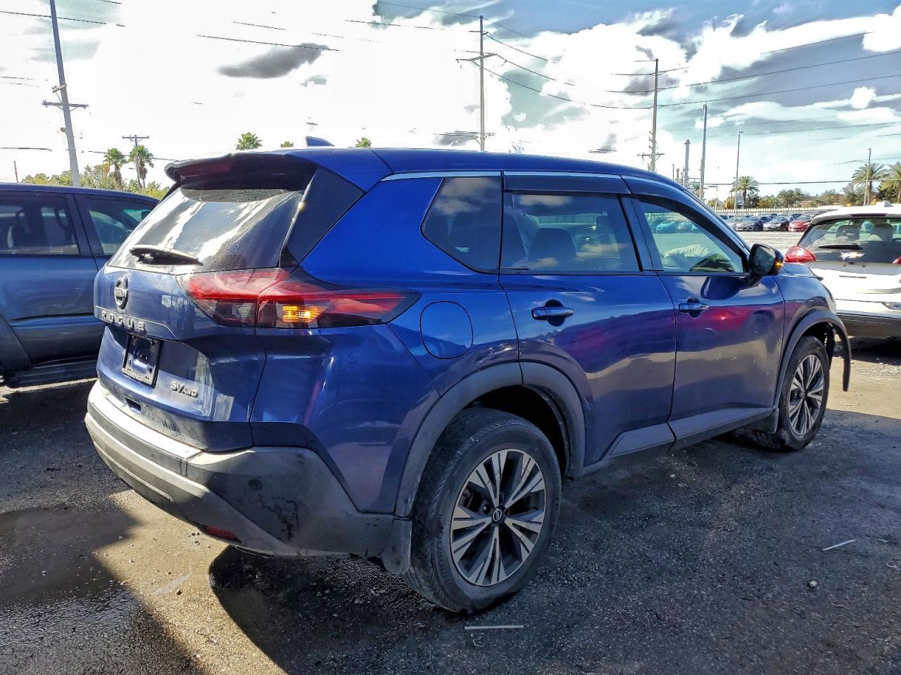 2021 Nissan Rogue - zdjęcie 3