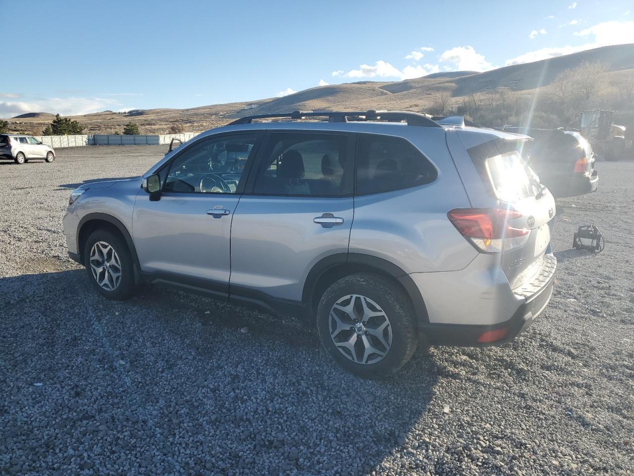 2020 Subaru Forester - zdjęcie 2